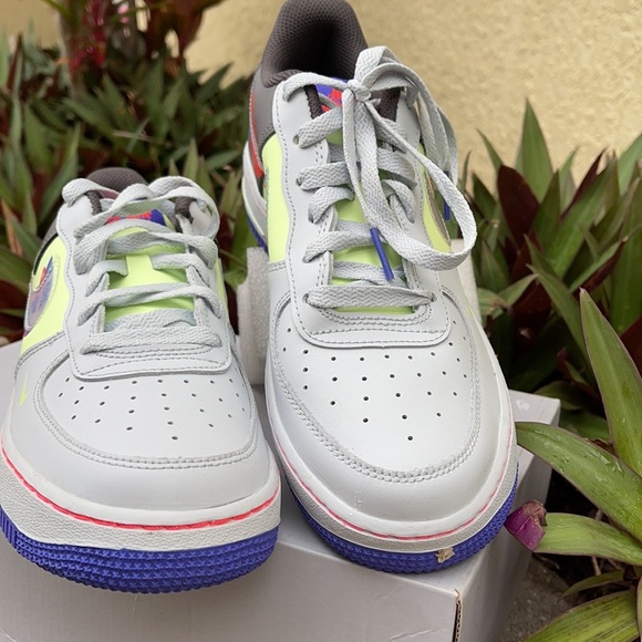 NIKE AIR FORCE 1 LV8 WMNS - Picture 7 of 16